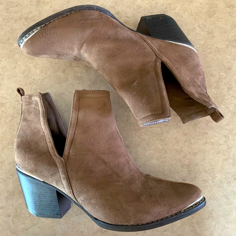 JG Brand Beige/Tan Side-Slit Ankle Booties | Women’s Size 10